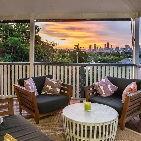 Spacious 3-bed With Amazing Views In Norman Park Brisbane