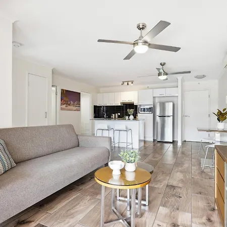 Bright Inner-city 1-bed With Spacious Balcony