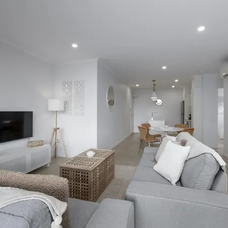 Chic 2-bed By Train Station With Secure Parking