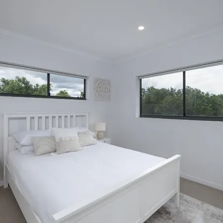 Apartment Chic 2-bed By Train Station With Secure Parking *