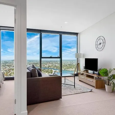 High Level Riverview 1b1b In Centre Of Cbd Brisbane