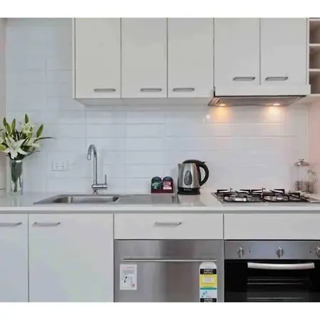Cbd Modern Studio W/ Balcony + Pool + Gym + Sauna Apartment Brisbane