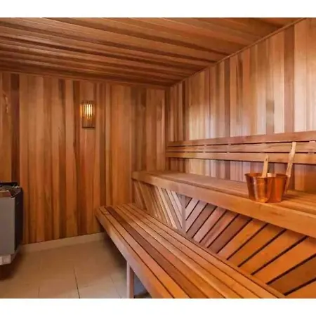 Cbd Modern Studio W/ Balcony + Pool + Gym + Sauna *