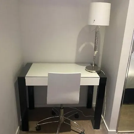 Cbd Modern Studio W/ Balcony + Pool + Gym + Sauna