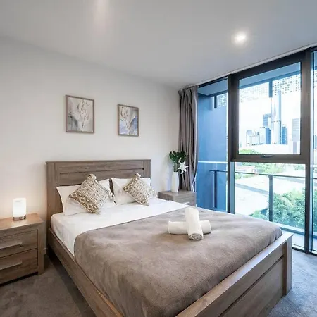 Apartment Urban Elegance 2b2b W Parking, Pool South