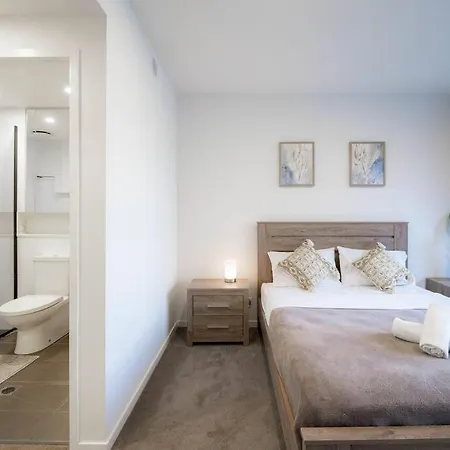 Urban Elegance 2b2b W Parking, Pool South Apartment Brisbane