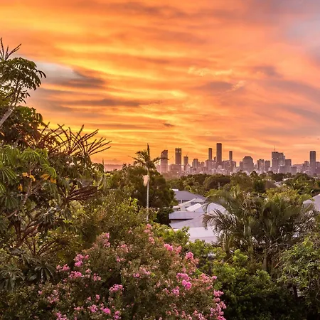 Holiday home Spacious 3-bed With Amazing Views In Norman Park Brisbane