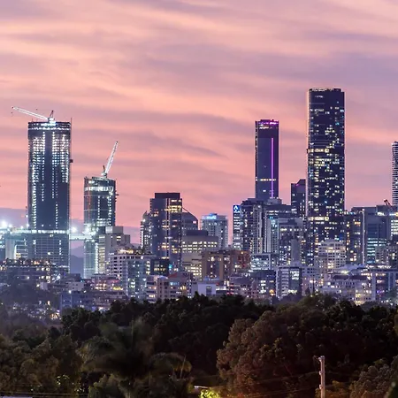 Spacious 3-bed With Amazing Views In Norman Park * Brisbane