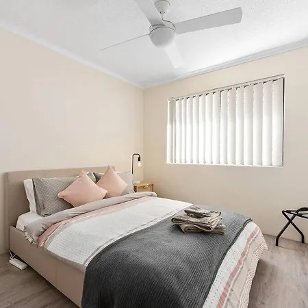 Boho Beauty ~ 2 Bed/2 Bath/1 Car ~ New Farm Apartment
