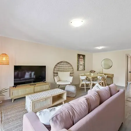 Apartment Boho Beauty ~ 2 Bed/2 Bath/1 Car ~ New Farm