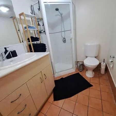 Large Balcony, & Pool Apartment Brisbane