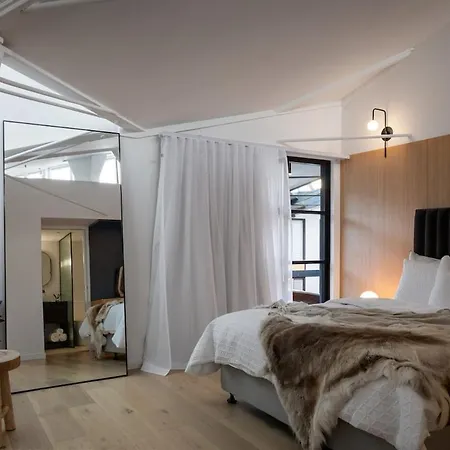 Woolstore Luxury Teneriffe Apartment
