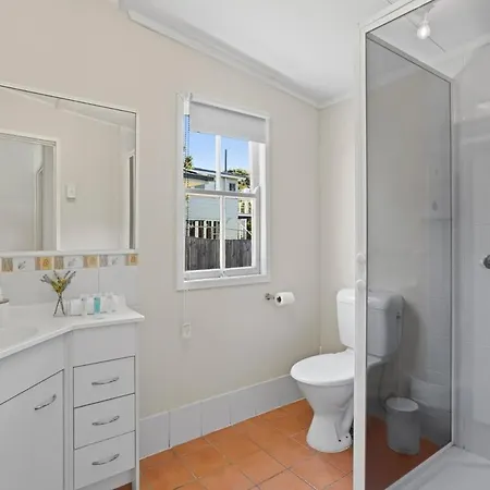 Holiday home Charming 2-bed Near Local Shops Brisbane
