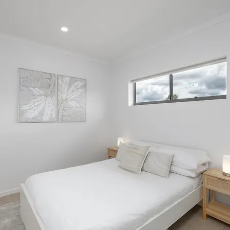 Apartment Chic 2-bed By Train Station With Secure Parking *