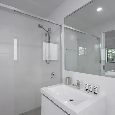 Chic 2-bed By Train Station With Secure Parking Apartment *