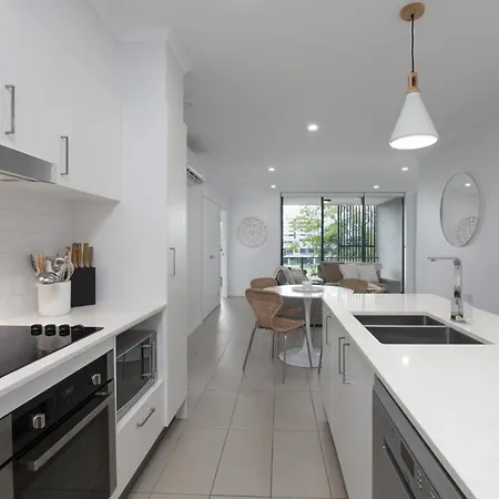 Chic 2-bed By Train Station With Secure Parking Apartment Brisbane