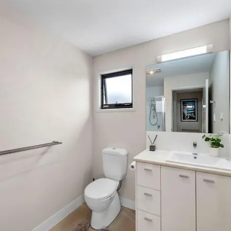 To Rent At The Glasshouse Mountains - Wifi Holiday home