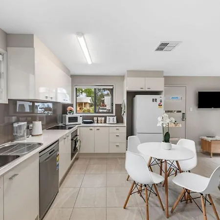 To Rent At The Glasshouse Mountains - Wifi Holiday home