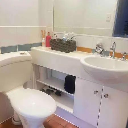 Old Cleveland Views - Stones Corner Apartment Brisbane