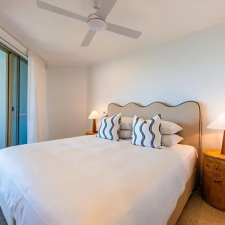 2 Bedrooms 2 Bathrooms W Parking & Pool Brisbane