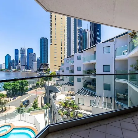 2 Bedrooms 2 Bathrooms W Parking & Pool
