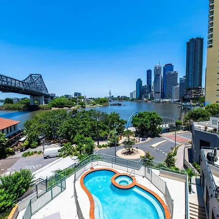 Apartment 2 Bedrooms 2 Bathrooms W Parking & Pool Brisbane