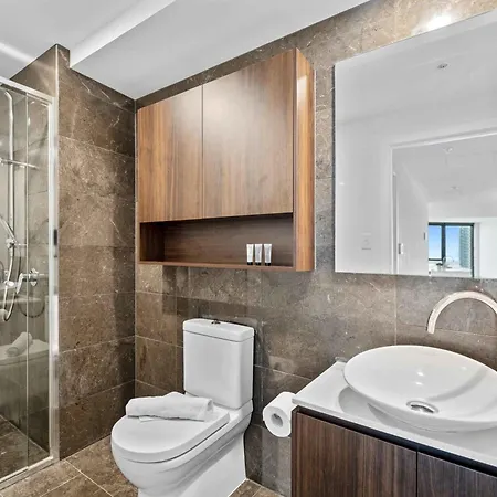 Cbd 2br Skyhigh W Panoramic Views Pool Gym Wifi Apartment Brisbane