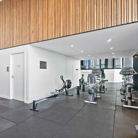 Cbd 2br Skyhigh W Panoramic Views Pool Gym Wifi Apartment *