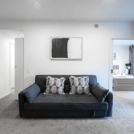 Urban Elegance 2b2b W Parking, Pool South * Brisbane