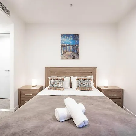 Apartment Urban Elegance 2b2b W Parking, Pool South
