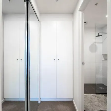 Apartment Urban Elegance 2b2b W Parking, Pool South Brisbane