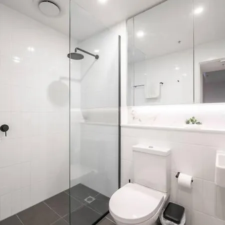 Apartment Urban Elegance 2b2b W Parking, Pool South *