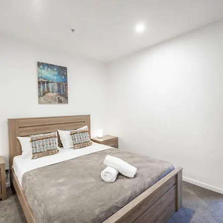 Urban Elegance 2b2b W Parking, Pool South Apartment Brisbane
