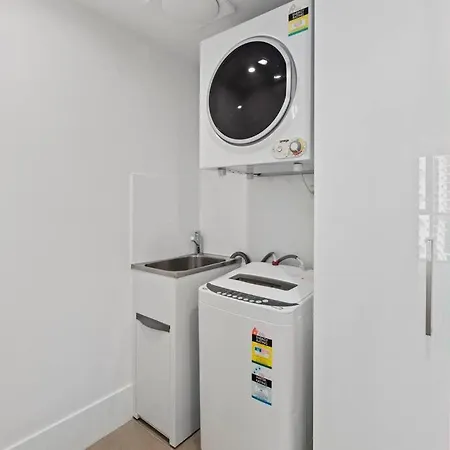 Cozy 2 Bed Retreat Milton - Pool, Walk To Sstadium