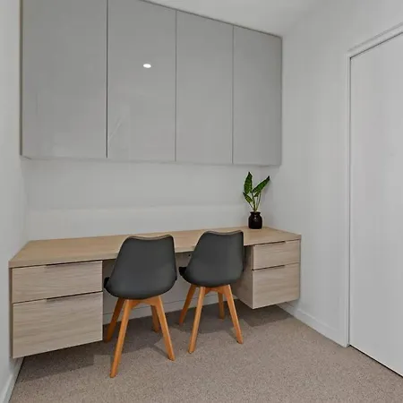 Cozy 2 Bed Retreat Milton - Pool, Walk To Sstadium Apartment *