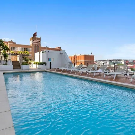 Cozy 2 Bed Retreat Milton - Pool, Walk To Sstadium Apartment *