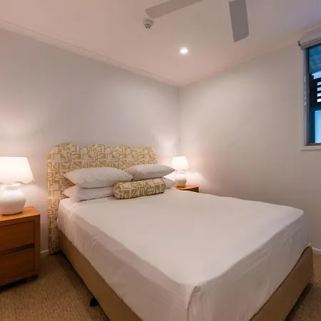 2 Bedrooms 2 Bathrooms W Parking & Pool