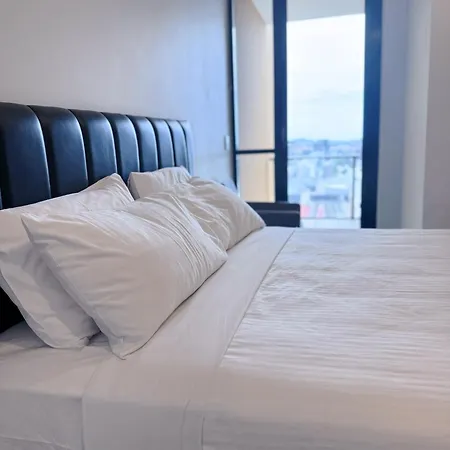 Urban Riverside Escape At Cultural Centre Precinct Apartment