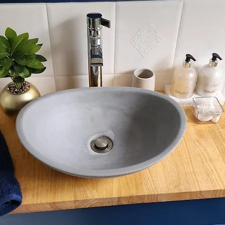 Peaceful Getaway - Stylish, Newly Updated House Brisbane
