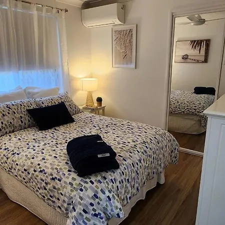 Peaceful Getaway - Stylish, Newly Updated House * Brisbane