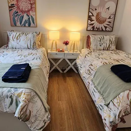Holiday home Peaceful Getaway - Stylish, Newly Updated House