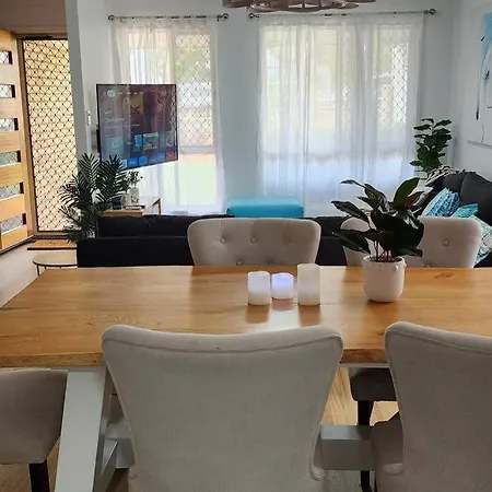 Peaceful Getaway - Stylish, Newly Updated House Holiday home Brisbane