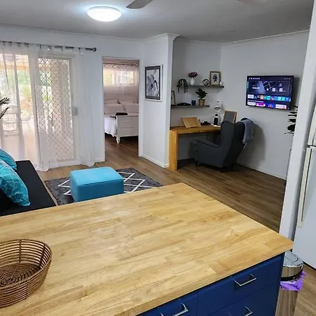 Peaceful Getaway - Stylish, Newly Updated House Holiday home