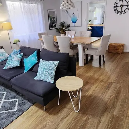 Holiday home Peaceful Getaway - Stylish, Newly Updated House *