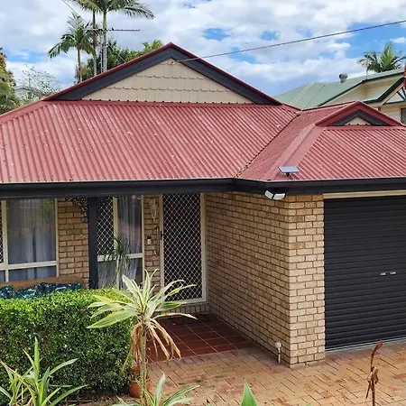 Peaceful Getaway - Stylish, Newly Updated House Brisbane