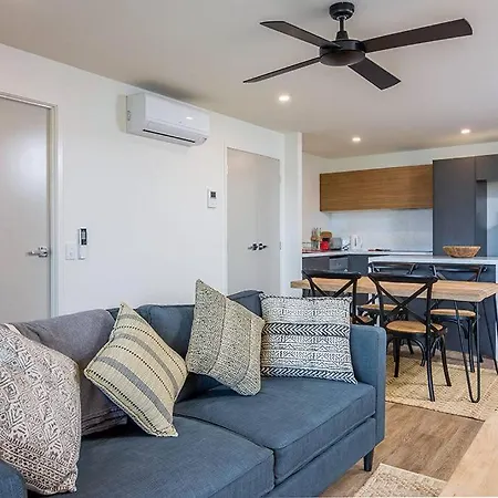 Slick 1 Bedroom + Carpark - Walk To * Brisbane