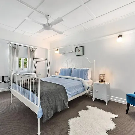 Art Deco 1 Bedroom In New Farm Apartment