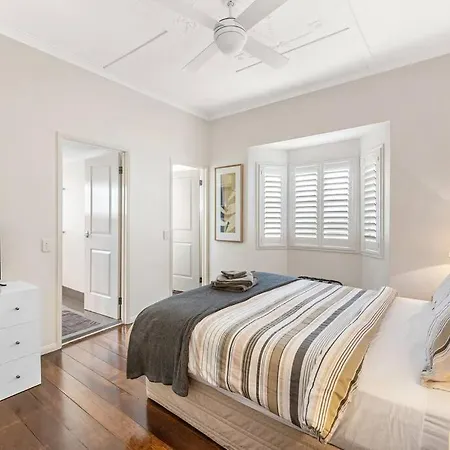 Holiday home Modern Twist + Old World Charm ~ 3bed/2bath/2car Brisbane