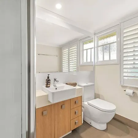 Holiday home Modern Twist + Old World Charm ~ 3bed/2bath/2car Brisbane