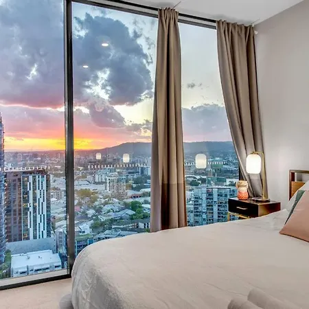 Living~1bed/1bath/1car/views ~ Sth Apartment Brisbane